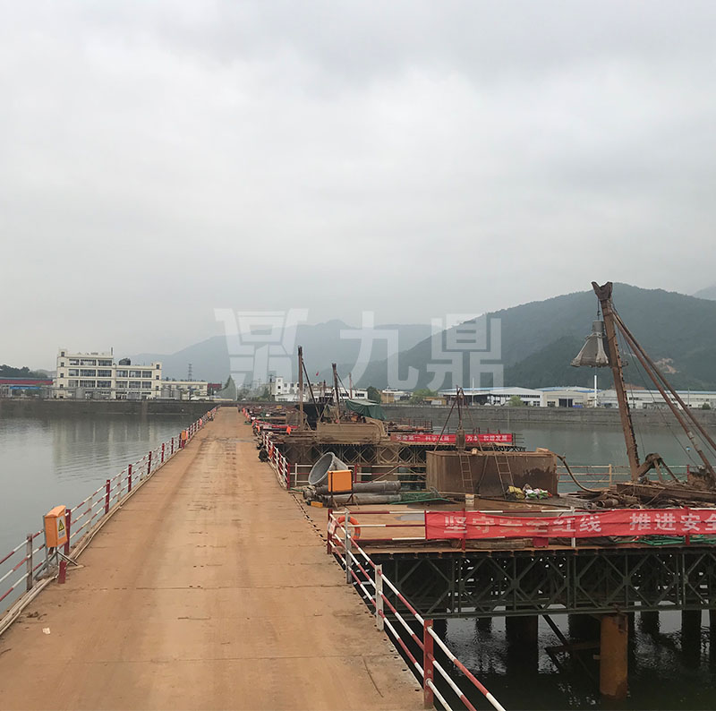 好色先生TV下载安卓依靠立柱支撑于墙体